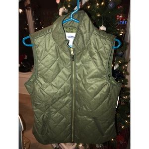 Old Navy Olive green vest - medium with tags!